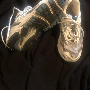 Brooks- Ariel Size 9 White and gray athletic shoes